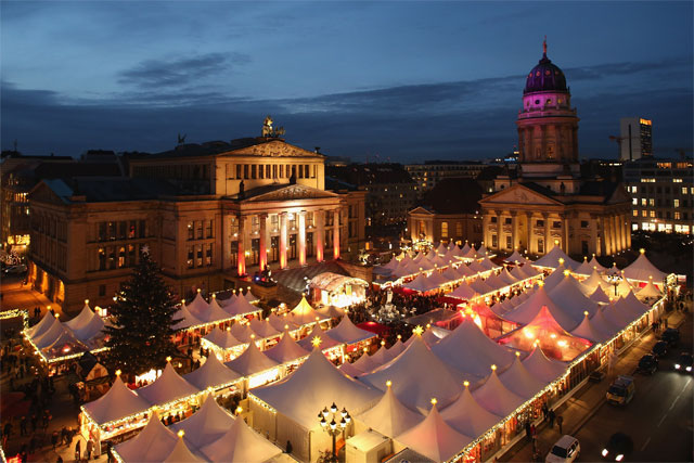 Weihnachtsmarkt Berlin am Gendarmenmarkt - getty images