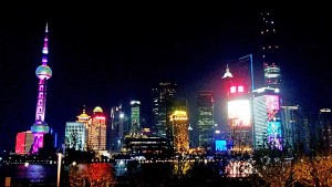 Shanghai  - Skyline mit Bling Bling