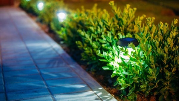 Die richtige Beleuchtung für Balkon und Garten