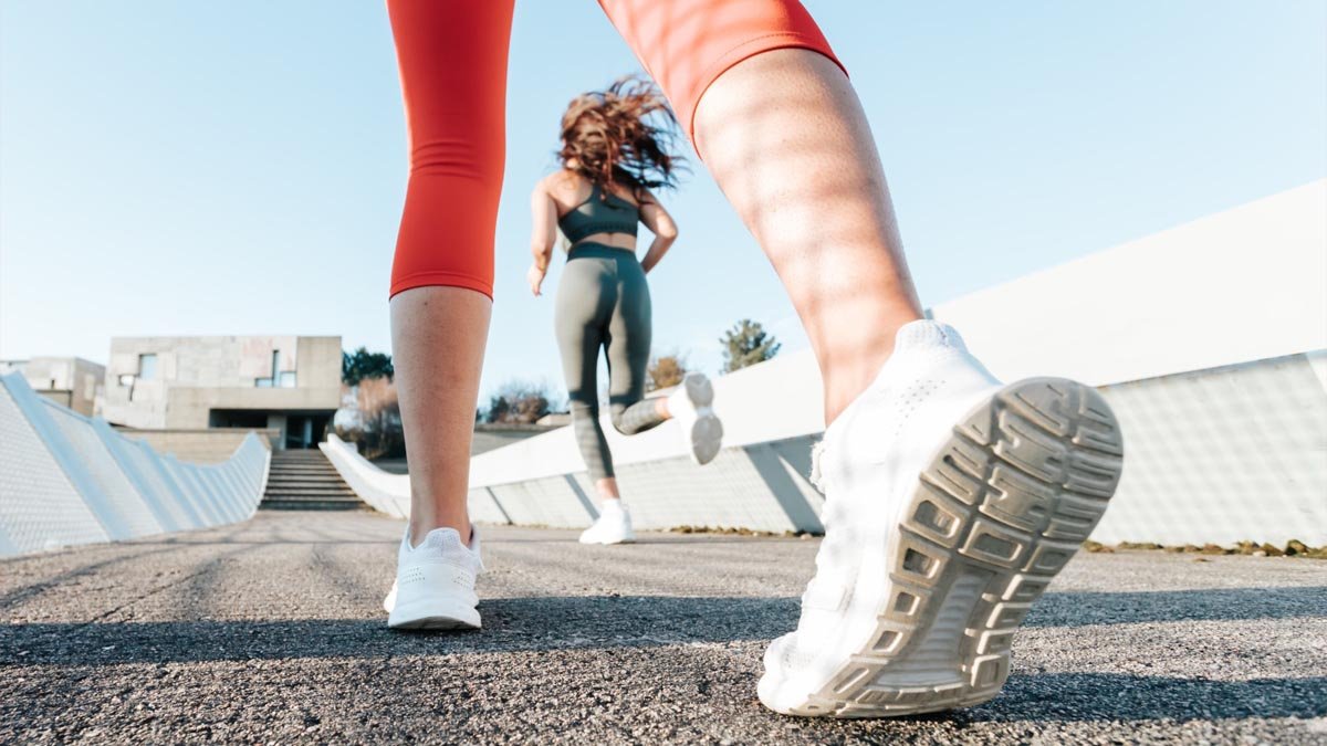 Sportlicher Stil für den Alltag - Schuhe originell kombinieren