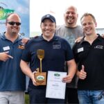 Kerrygold - Sieger Martin Fürst samt Pokal und die Jury um Jumbo Schreiner (hinten)