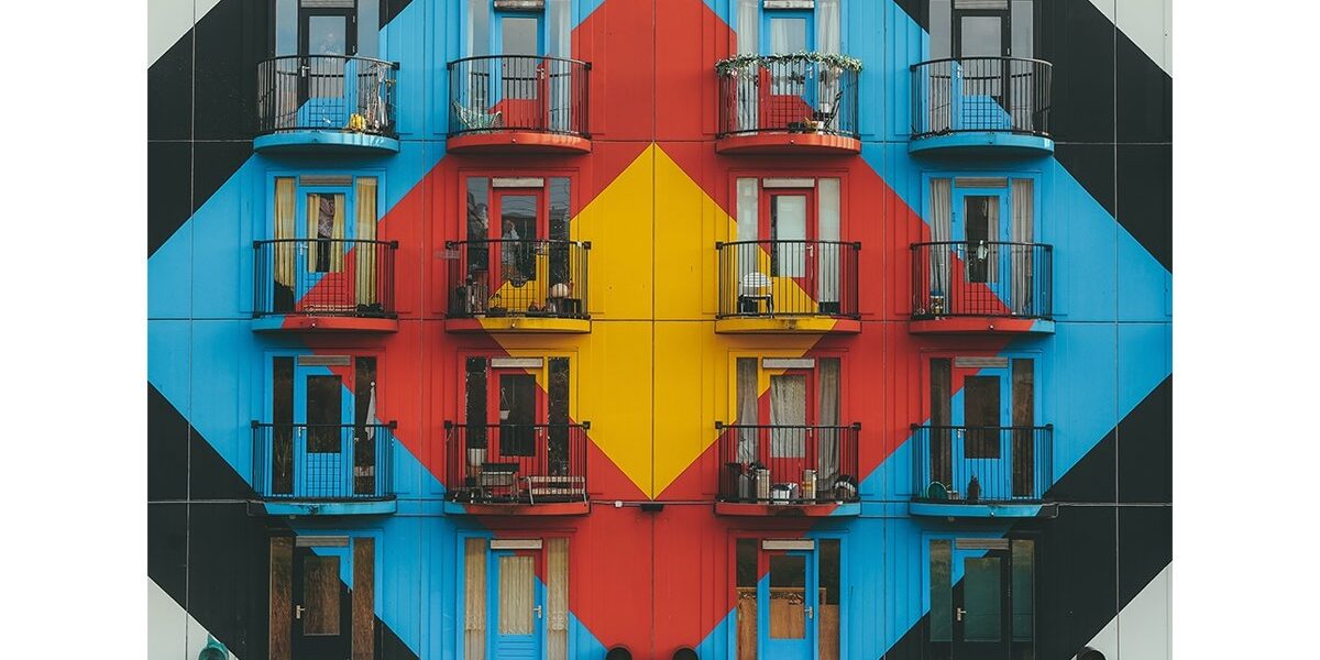 Pie Aerts; Cover: Streets of Amsterdam by MENDO, published by teNeues, € 50, www.teneues.com, www.mendo.nl, Prinsengracht, Canal Belt, Photo © Renzo Gerritsen