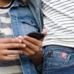 GARCIA -- Mit der Radygo lanciert Garcia eine innovative Smart Denim Collection. Dank integrierter Smart-Tasche wird der Körper vor der Handystrahlung geschützt. Dennoch bleibt die volle Erreichbarkeit erhalten.